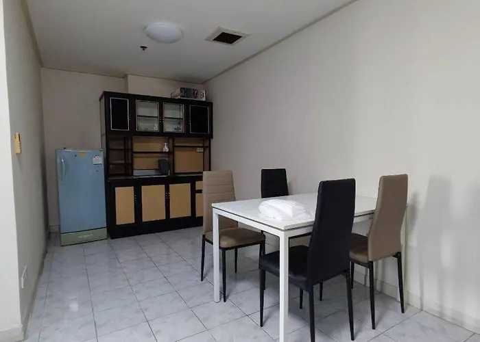 Apartment Friendly @ Commonwealth