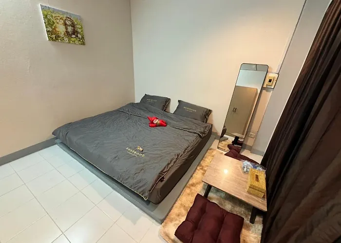 Apartment Friendly @ Commonwealth
